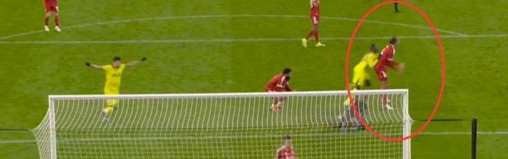 Bwin必赢集团-里沙利松无人盯防上演绝平，范戴克无奈甩手跺地